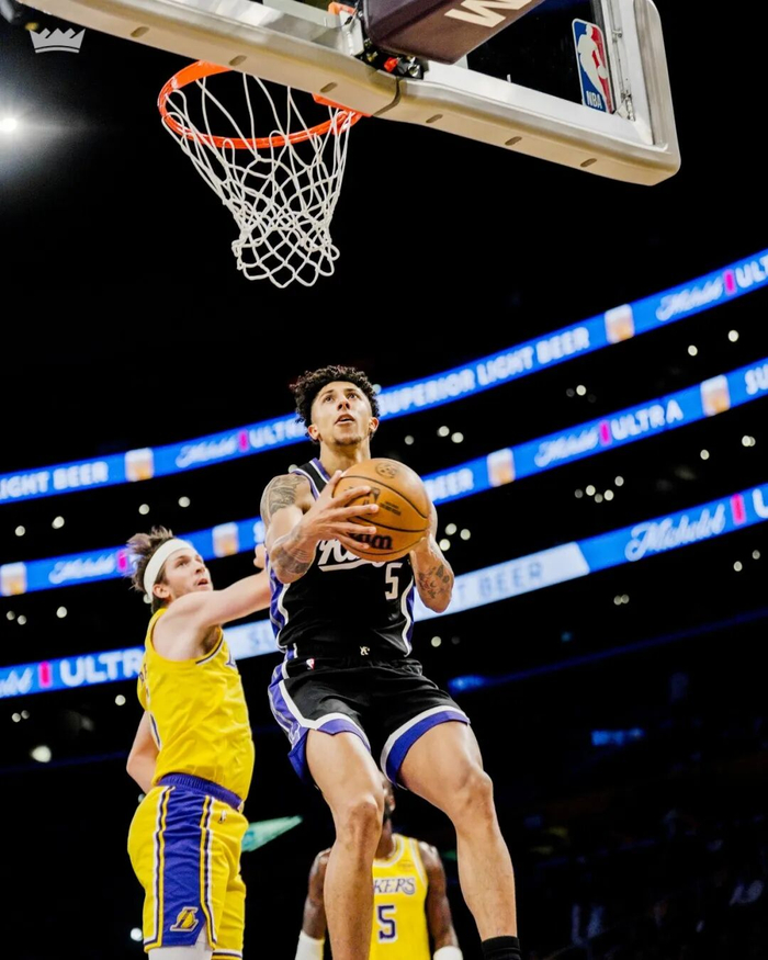 爱游戏-爵士绝杀湖人,锡安状态火热