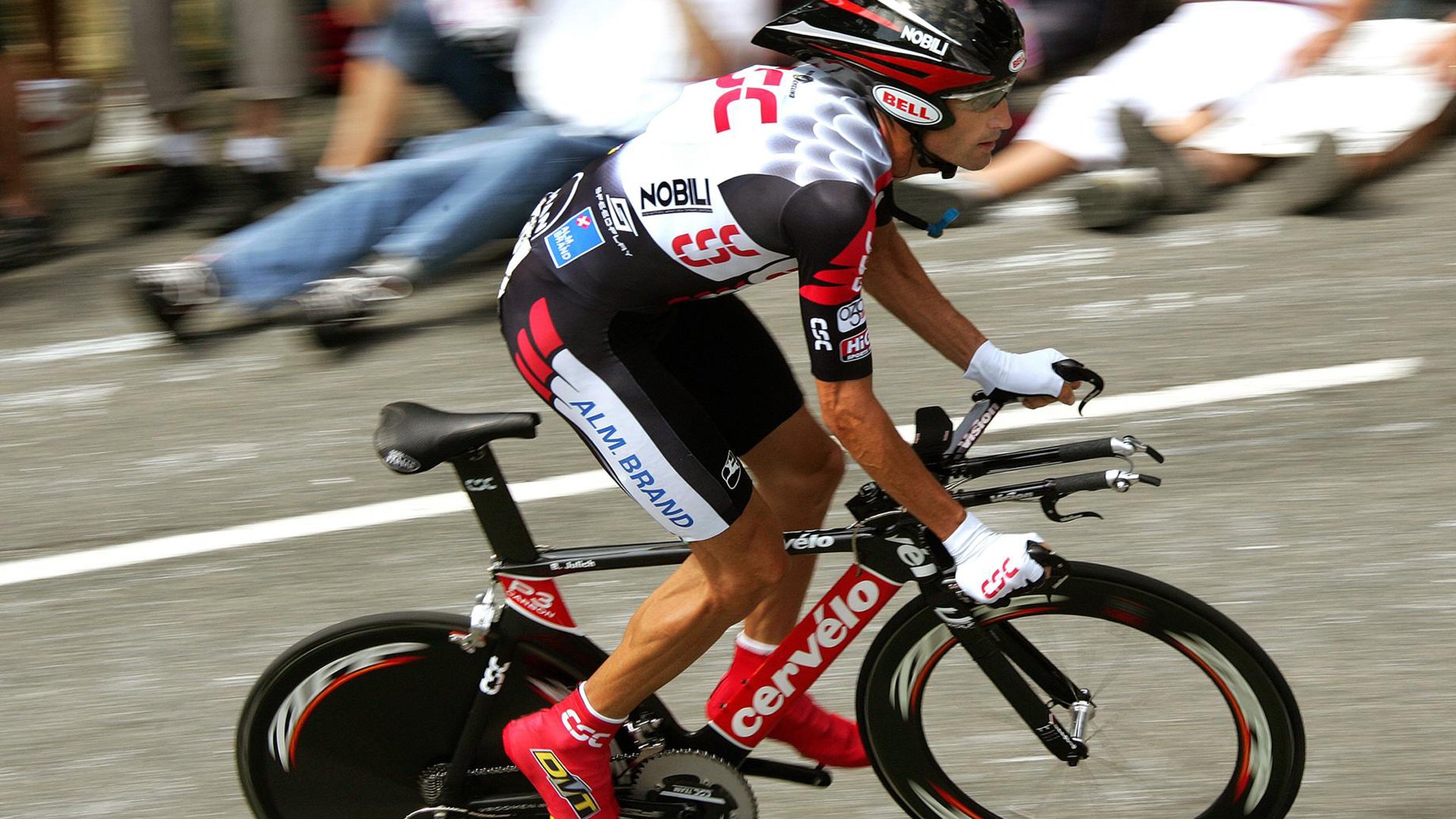 爱游戏娱乐-拉齐奥收割尤文,卡马文加在F1赛道,当跨界隐喻接管比赛