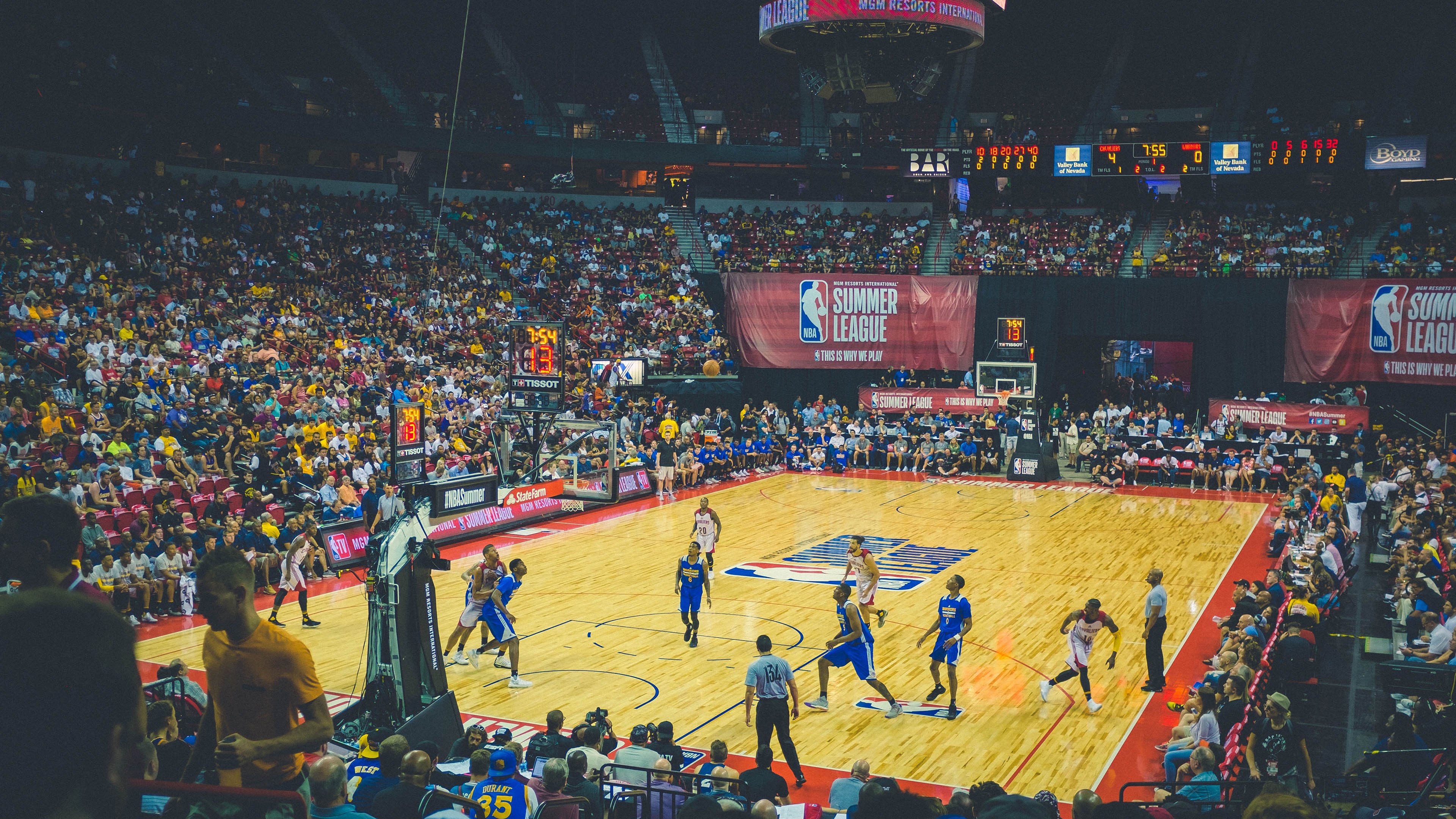 爱游戏在线-西亚卡姆的沉默战书,当新疆戈壁的风吹进休斯顿球馆